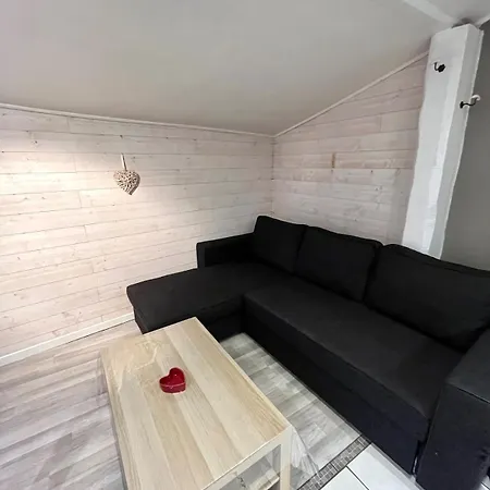 Maisonnette Chaleureuse, Paisible & Proche Tram *