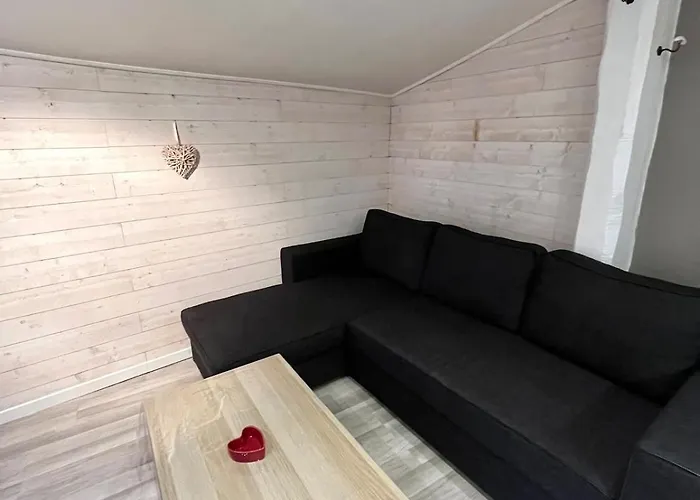 Maisonnette Chaleureuse, Paisible & Proche Tram *